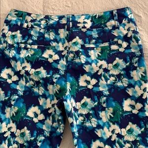 White House Black Market Pants - White House Black Market pants size 8 floral White House Black Market Pants - White House Black Market pants size 8 floral